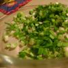 Как приготовить салат из огурцов, яиц и зеленого лука с майонезом