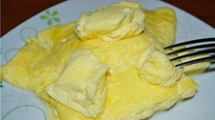 Surat bilan skovorodkada yam-yashil omlet retsepti